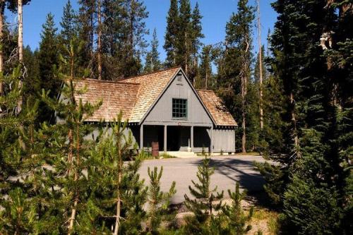 Mazama Motor Inn 001
